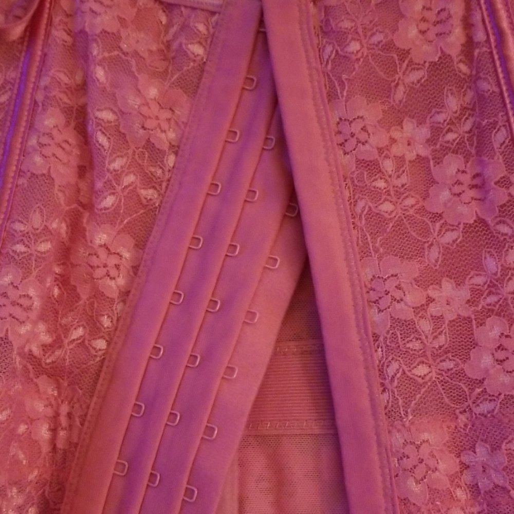 Pink corset. - Picture 3 of 4